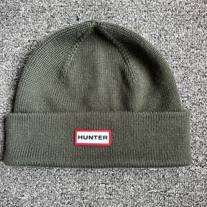 Hunter unisex beanie with tab logo in khaki green